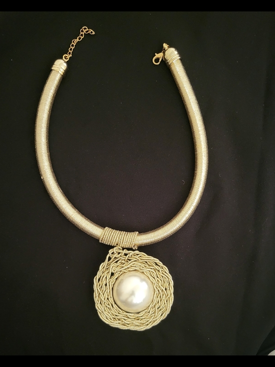 The Unbranded Brand Jewelry - Gold Collar Necklace with Braided Pendant and Pearl